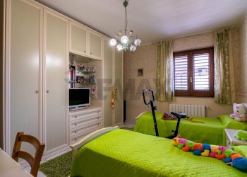 Camera / camera da letto - Trilocale Via Pozzo
 
75, Aci Catena - foto 17