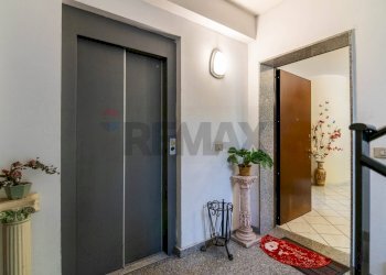 Hall / corridoio - Trilocale Via Pozzo
 
75, Aci Catena - foto 19