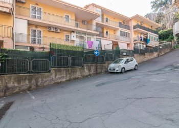 Edificio all\'aperto - Trilocale Via Pozzo
 
75, Aci Catena - foto 26