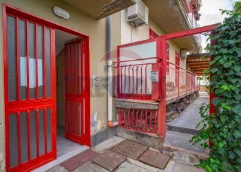 Casa all\'aperto - Trilocale VIA SARDEGNA
 
21, Belpasso - foto 3