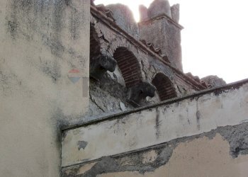 Edificio all\'aperto - Villa corso umberto
 
17, Bronte - foto 11