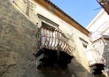 Edificio all\'aperto - Villa corso umberto
 
17, Bronte - foto 23