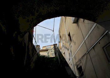 Edificio all\'aperto - Villa corso umberto
 
17, Bronte - foto 29