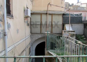 Edificio all\'aperto - Villa corso umberto
 
17, Bronte - foto 37