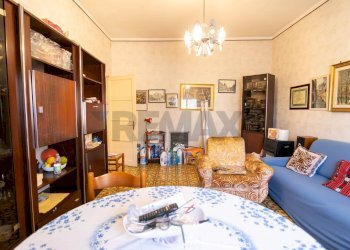 Sala da pranzo - Quadrilocale Via Acquicella
 
64, Catania - foto 12