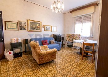 Sala da pranzo - Quadrilocale Via Acquicella
 
64, Catania - foto 13