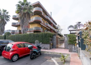 Edificio all\'aperto - Quadrilocale Via Angelina Damiani Lanza
 
24, Giarre - foto 1