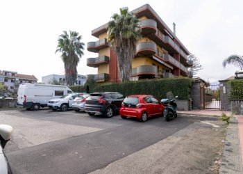 Edificio all\'aperto - Quadrilocale Via Angelina Damiani Lanza
 
24, Giarre - foto 2