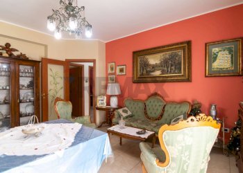 Sala da pranzo - Quadrilocale Via Angelina Damiani Lanza
 
24, Giarre - foto 11