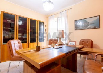 Sala da pranzo - Quadrilocale Via Angelina Damiani Lanza
 
24, Giarre - foto 24