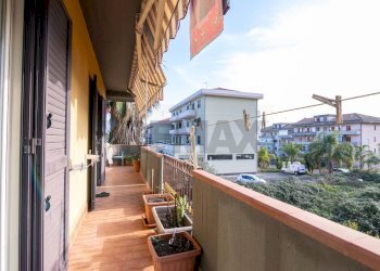 Balcone - Quadrilocale Via Angelina Damiani Lanza
 
24, Giarre - foto 30