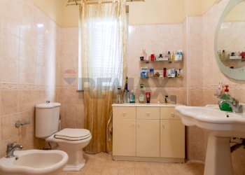 Bagno - Quadrilocale Via Angelina Damiani Lanza
 
24, Giarre - foto 40