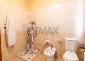 Bagno - Quadrilocale Via Angelina Damiani Lanza
 
24, Giarre - foto 41