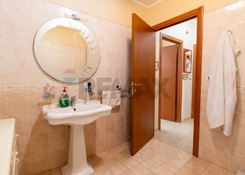 Bagno - Quadrilocale Via Angelina Damiani Lanza
 
24, Giarre - foto 43