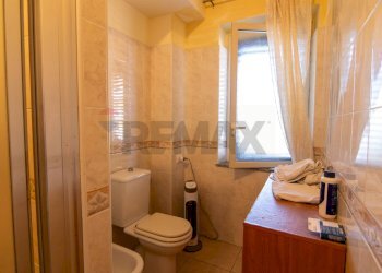 Bagno - Quadrilocale Via Angelina Damiani Lanza
 
24, Giarre - foto 54