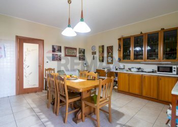 Sala da pranzo - Quadrilocale Via Angelina Damiani Lanza
 
24, Giarre - foto 61