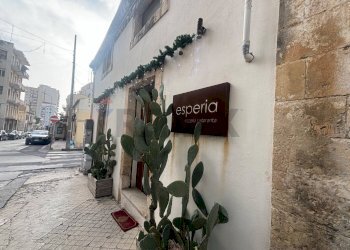 Edificio all\'aperto - Locale Commerciale via salvatore la rosa
72, Noto - foto 1