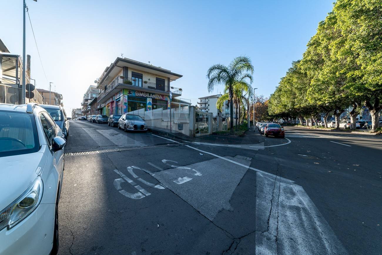 Edificio all\'aperto - Commercial Activity Via Villaglori
 
87, Catania - photo 2
