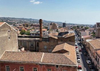 Edificio all\'aperto - Casa indipendente Catania - foto 23