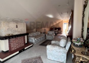 Soggiorno - Quadrilocale Via del Bosco
 
212, Mascalucia - foto 17