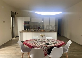 Sala da pranzo - Quadrilocale viale tirreno
 
15, Catania - foto 5