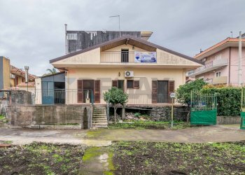 Casa all\'aperto - Casa indipendente Via Santa Maria la Stella
 
99, Aci Sant'Antonio - foto 1