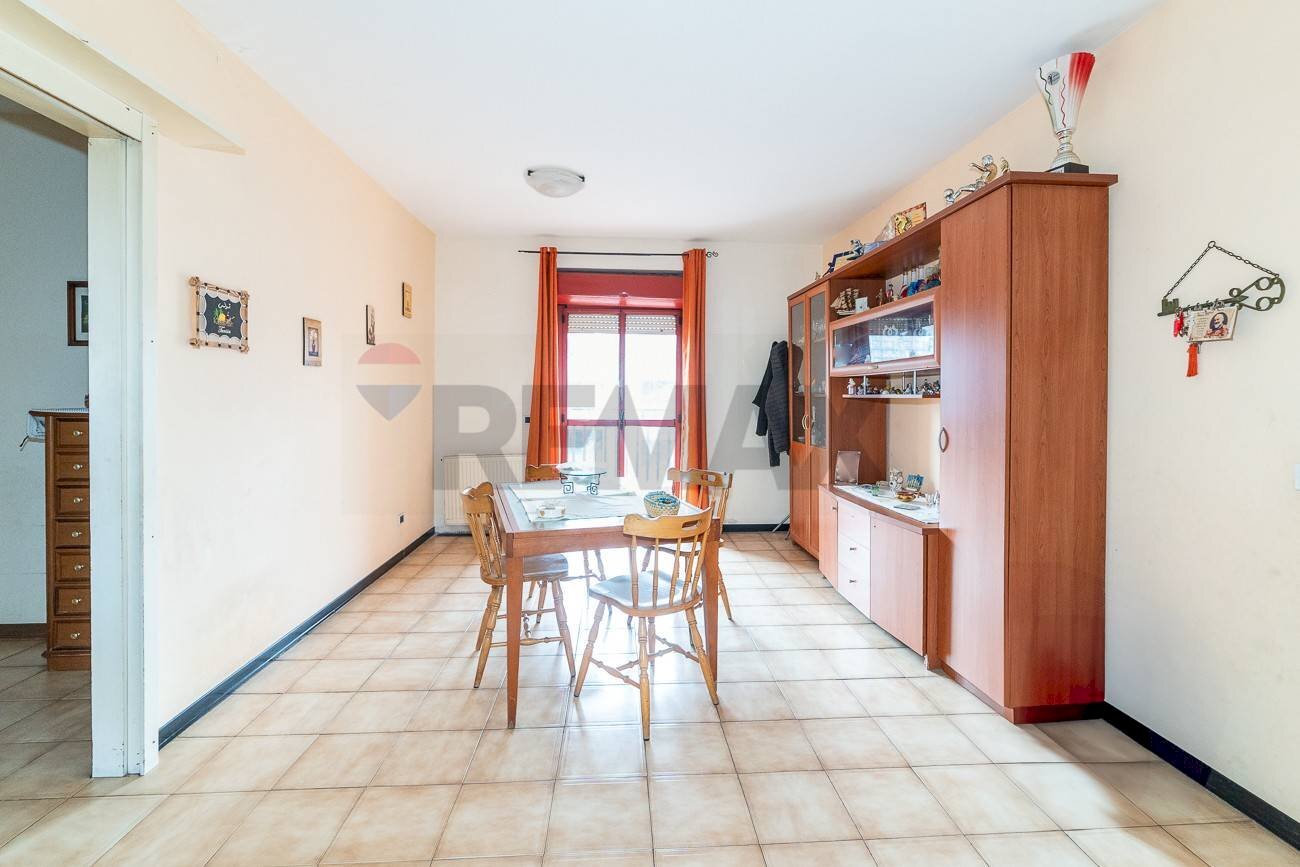 Sala da pranzo - Appartamento VIALE GRIMALDI
 
8, Catania - foto 3