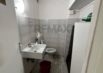 Bagno - Locale Commerciale via caronda
 
385, Catania - foto 8