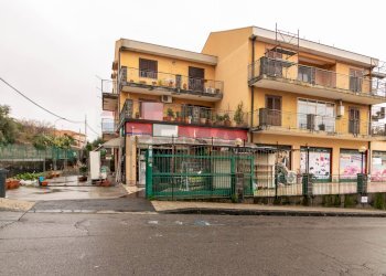 Edificio all\'aperto - Negozio VIA ALCIDE DE GASPARI
 
1, Zafferana Etnea - foto 17