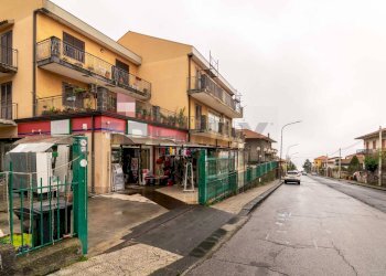 Edificio all\'aperto - Negozio VIA ALCIDE DE GASPARI
 
1, Zafferana Etnea - foto 22