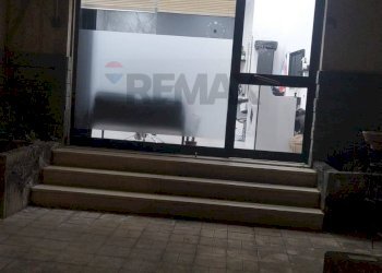 Scale - Negozio via Roma
 
67, Camporotondo Etneo - foto 10