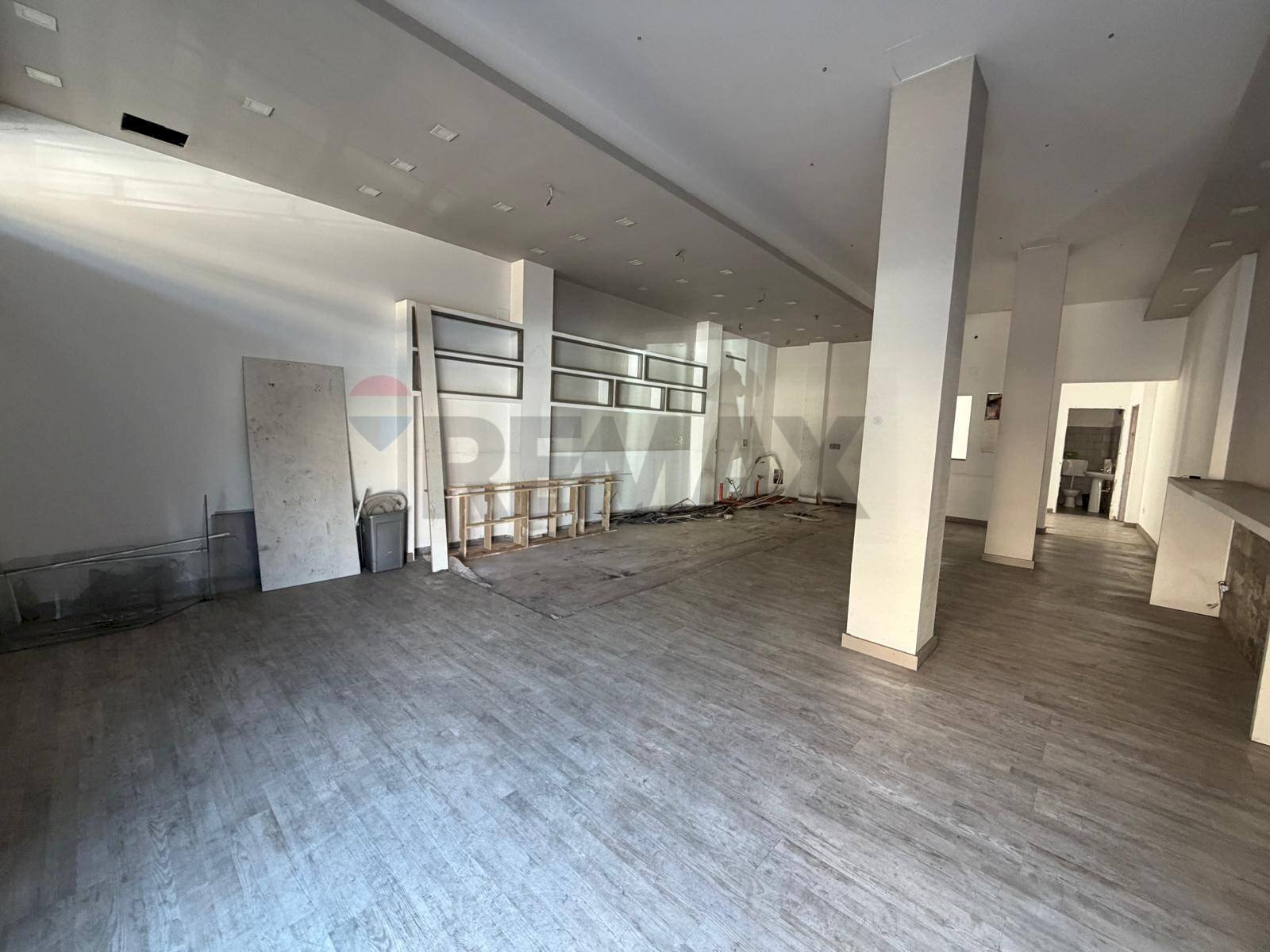 Stanza vuota - Commercial Premises via Vittorio Emanuele III
 
246, Belpasso - photo 1