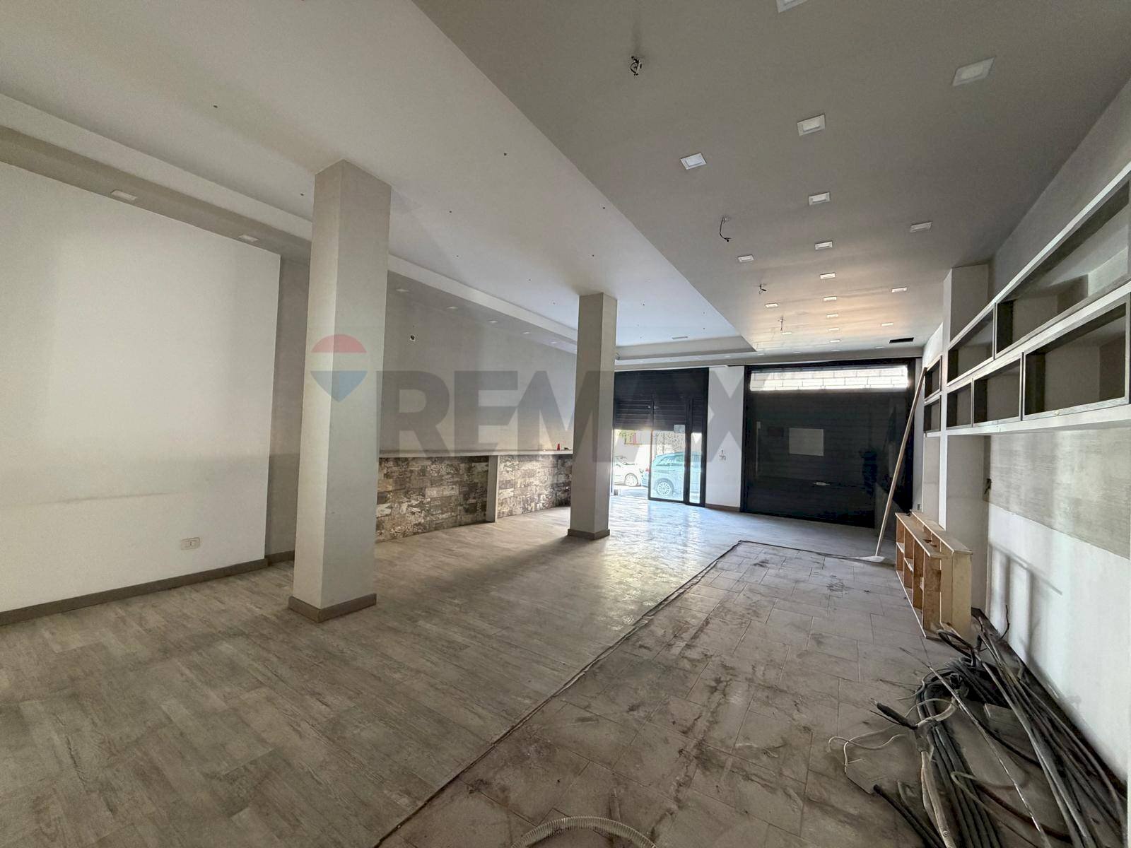 Stanza vuota - Commercial Premises via Vittorio Emanuele III
 
246, Belpasso - photo 3