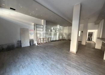 Stanza vuota - Commercial Premises via Vittorio Emanuele III
 
246, Belpasso - photo 5