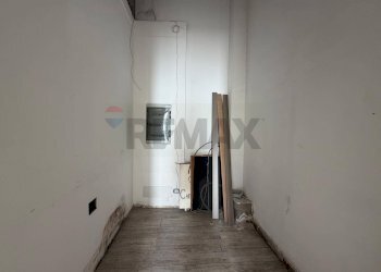 Stanza vuota - Commercial Premises via Vittorio Emanuele III
 
246, Belpasso - photo 11