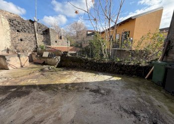 Giardino - Commercial Premises via Vittorio Emanuele III
 
246, Belpasso - photo 18