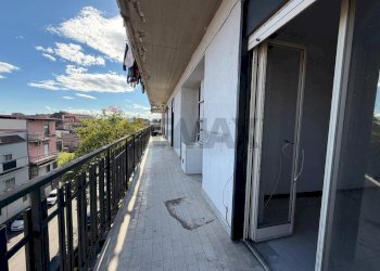 Balcone - Quadrilocale Via Suor Anna Cantalupo
 
25, Catania - foto 8