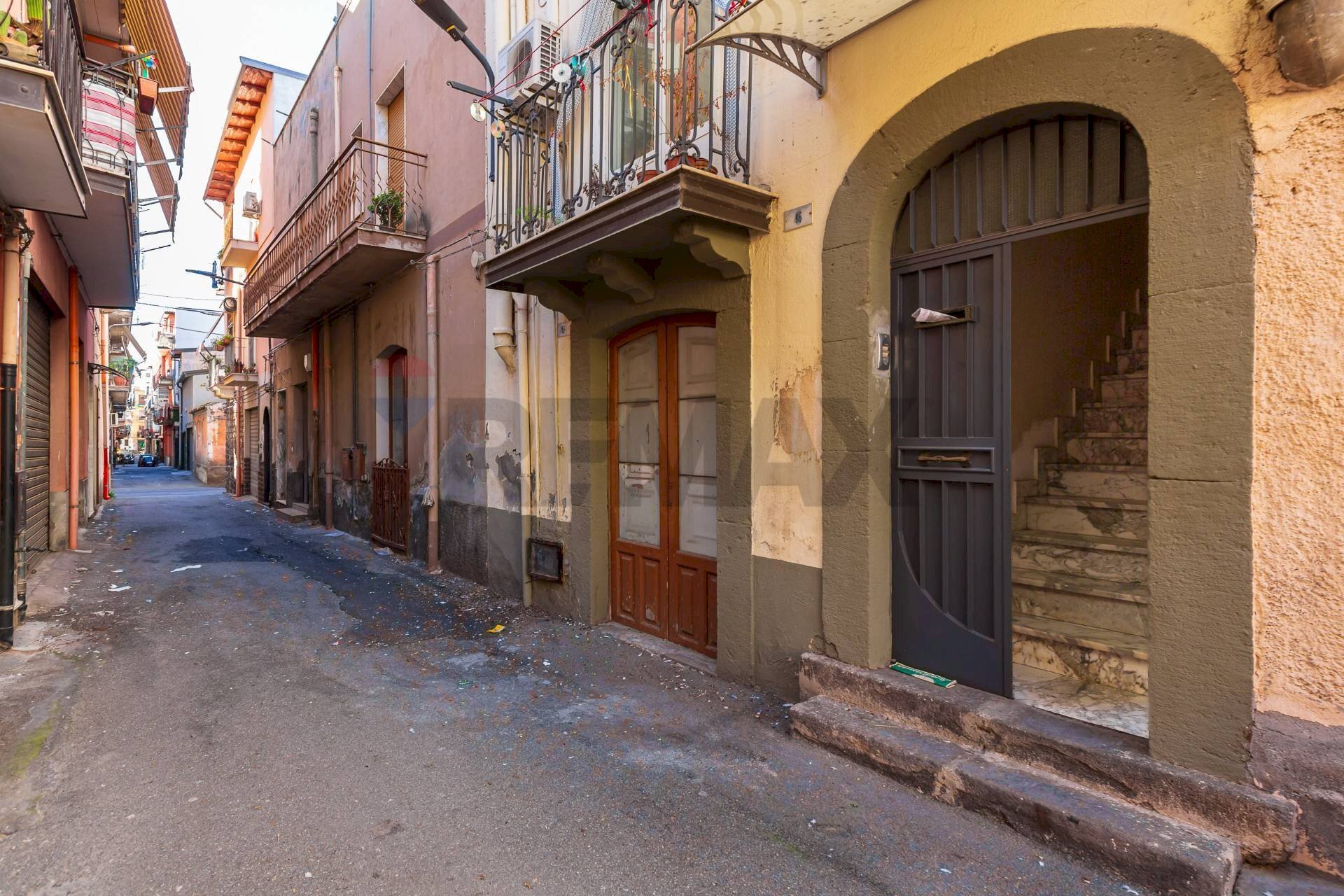 Edificio all\'aperto - Appartamento Via Francesco Crispi
 
6/8, Adrano - foto 1