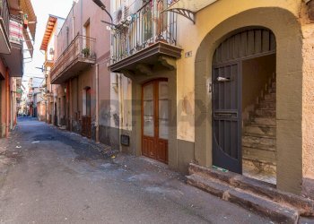 Edificio all\'aperto - Appartamento Via Francesco Crispi
 
6/8, Adrano - foto 1