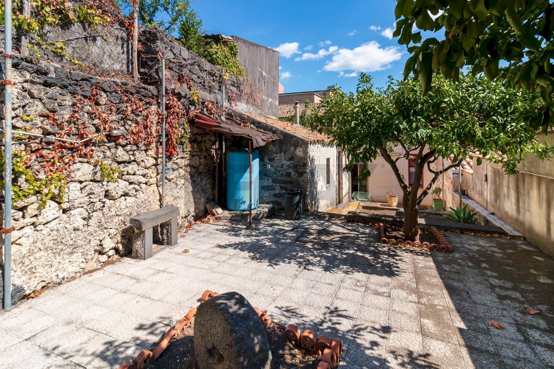 Terrazza - Casa indipendente via Vittorio Emanuele III
 
307, 309, Belpasso - foto 1