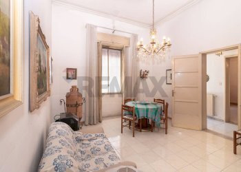 Sala da pranzo - Casa indipendente via Vittorio Emanuele III
 
307, 309, Belpasso - foto 6