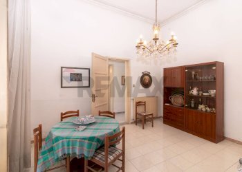 Sala da pranzo - Casa indipendente via Vittorio Emanuele III
 
307, 309, Belpasso - foto 7