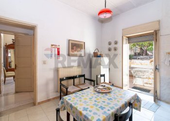 Sala da pranzo - Casa indipendente via Vittorio Emanuele III
 
307, 309, Belpasso - foto 23