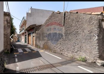Edificio all\'aperto - Casa indipendente VIA SAN MARTINO
 
1-3, Camporotondo Etneo - foto 2