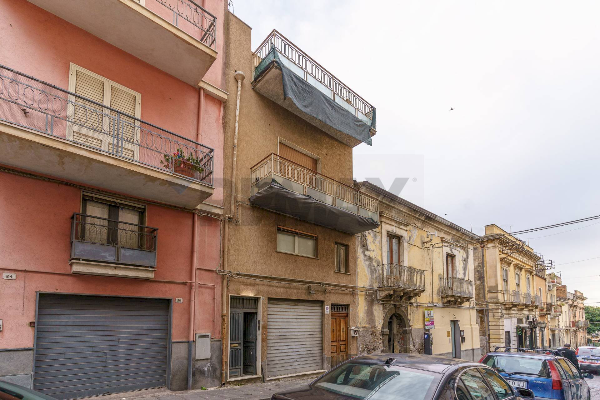 Edificio all\'aperto - Casa indipendente Via Umberto
 
28, Biancavilla - foto 1