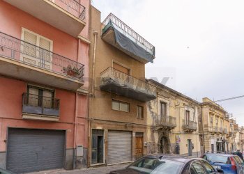 Edificio all\'aperto - Casa indipendente Via Umberto
 
28, Biancavilla - foto 1