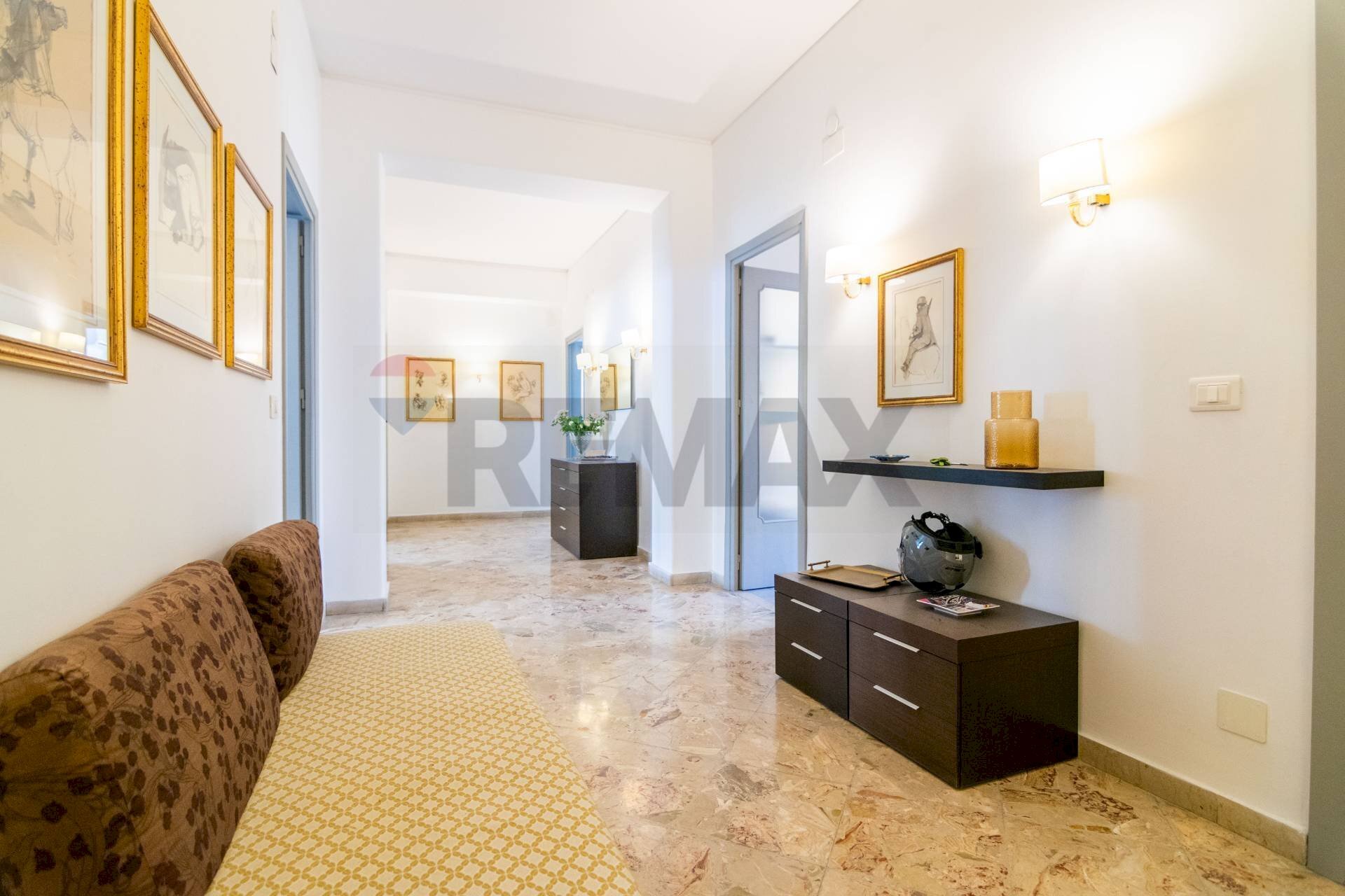 Hall / corridoio - Appartamento Via Gabriele D'annunzio
 
220, Catania - foto 3