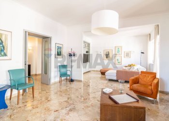 Soggiorno - Appartamento Via Gabriele D'annunzio
220, Catania - foto 13