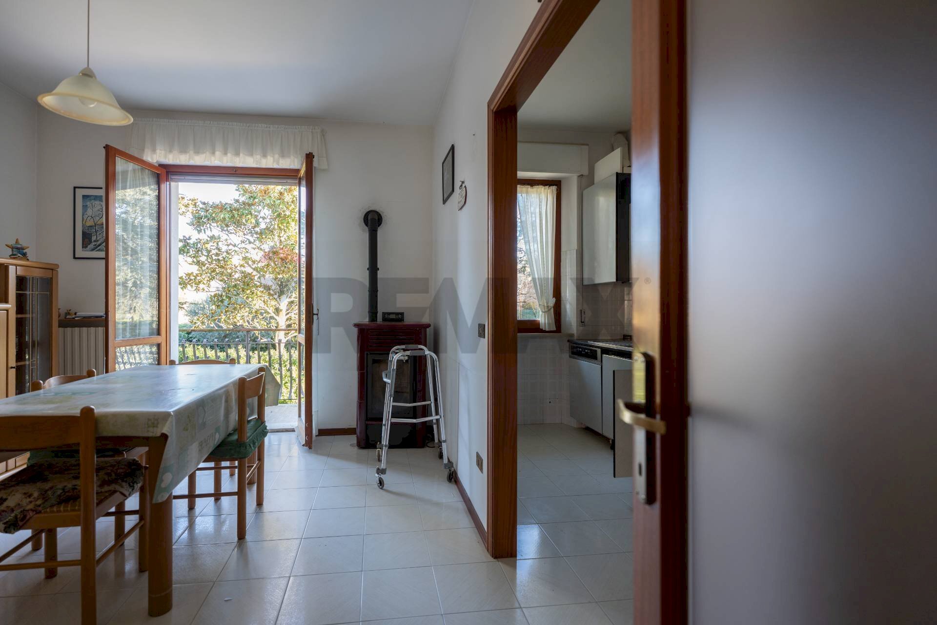 Sala da pranzo - Appartamento Ponte Esinante
 
17, Cupramontana - foto 3