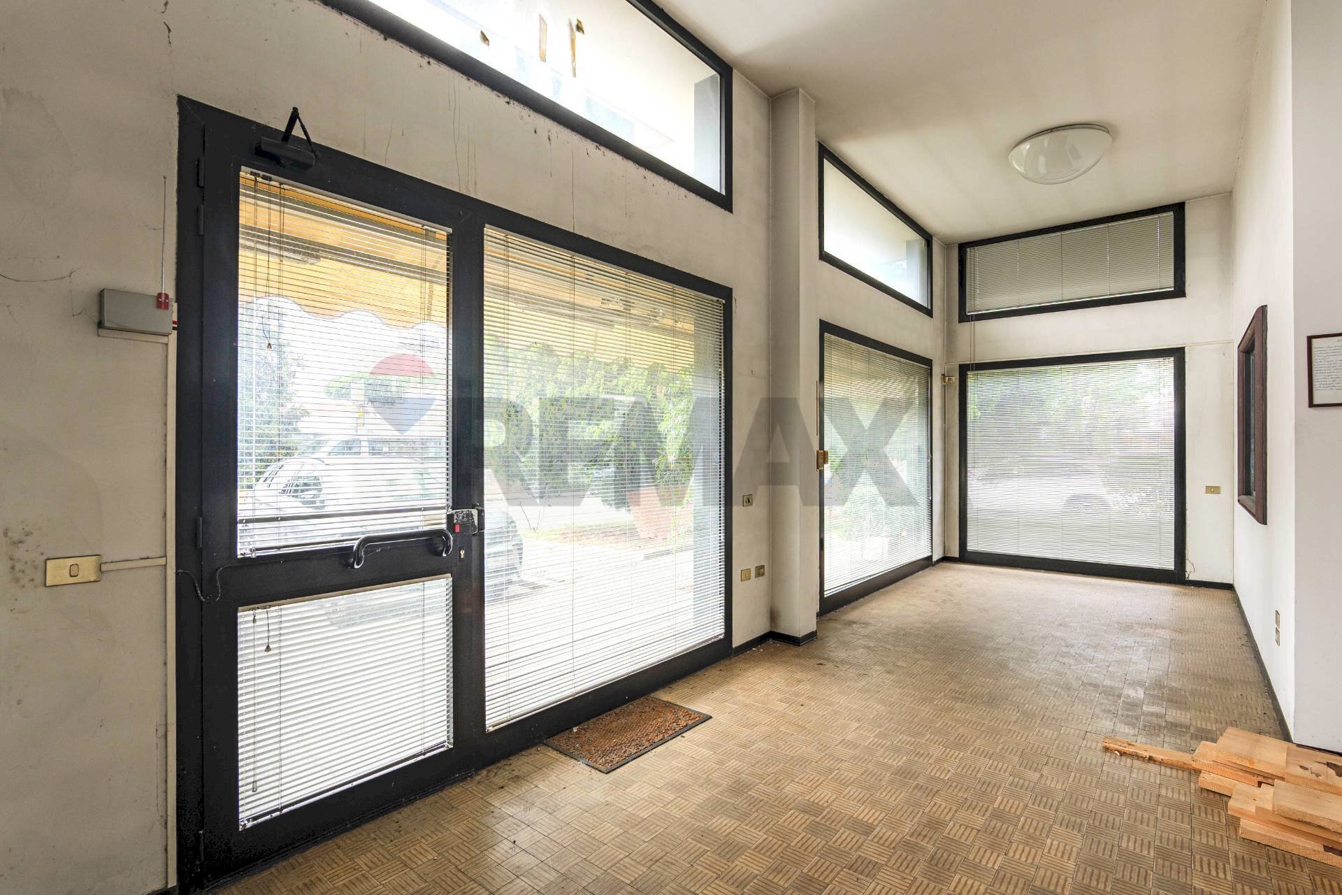 Stanza vuota - Locale Commerciale via della Romita
 
49/57, Prato - foto 1